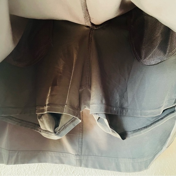 Eddie Bauer woman’s Gray utility Skirt size 12 large 
Short lined sporty summer - Picture 5 of 10